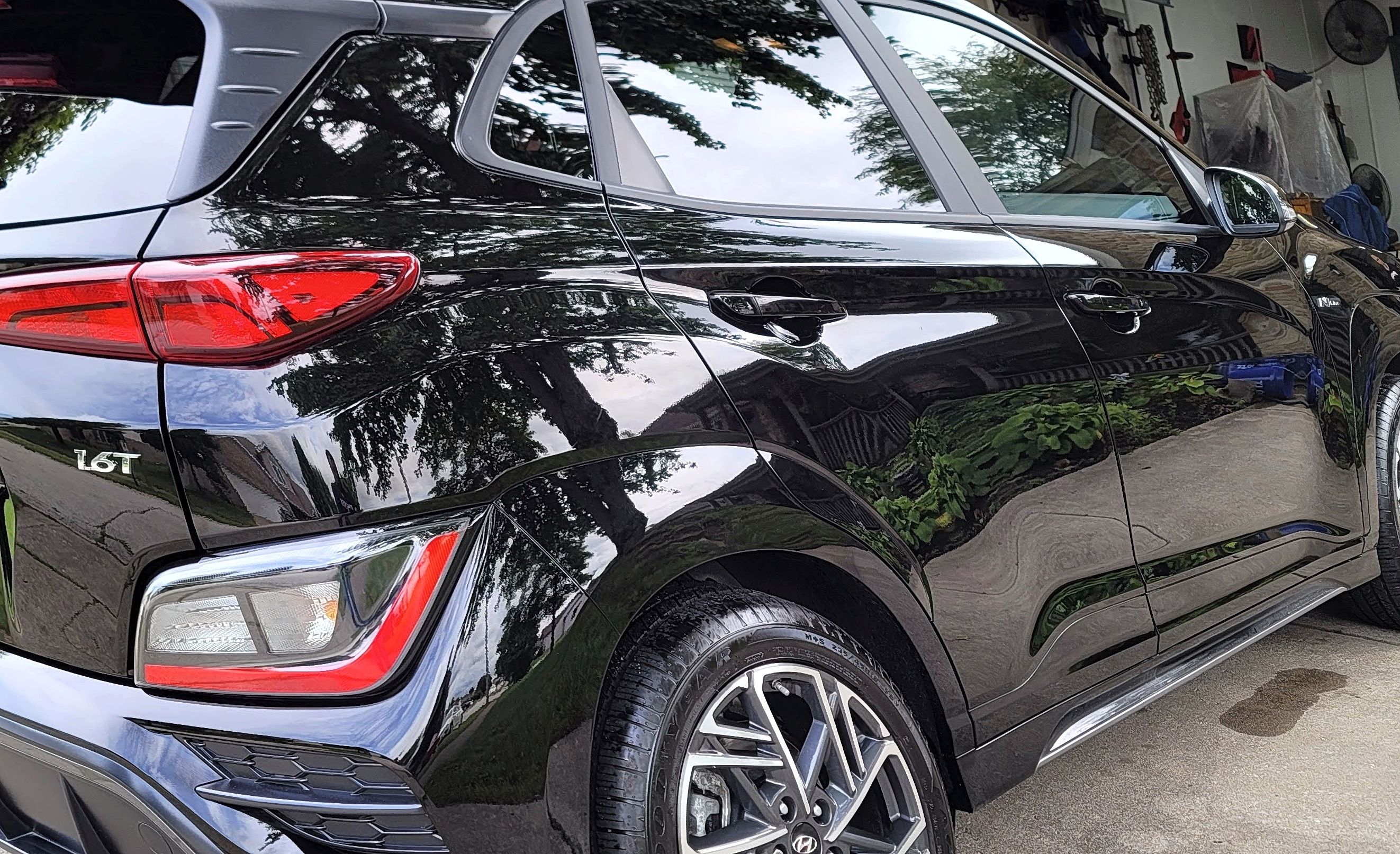 Black Hyundai Kona with glossy detailed finish